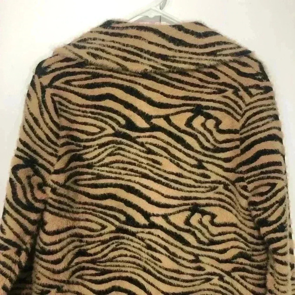 NVLT Women Tiger Pattern Rust/ Black Coat Jacket Button Closure Size Medium NWT - Picture 6 of 15